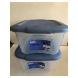 2 new 2 quart plastic tubs with locking lid