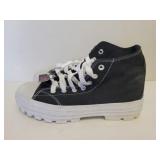 No Boundaries tennis shoes women