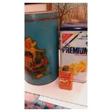 3 vintage cans. Maple Syrup can full