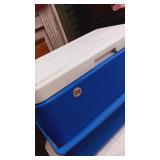 Coleman Cooler with handle Blue & White