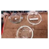 Pyrex glass baking dishes 2- 5" & 1- 5" with lids