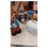 5 banks 3 piggy and 2 bears