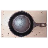 Lodge cast Iron skillet 6" with fire ring
