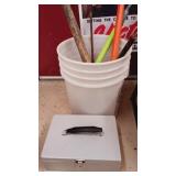 Bucket of garden Tools raje is extendable