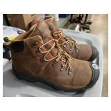 Like new KEEN Pyrenees waterproof hiking boots,