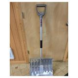 Lite-Wate snow shovel