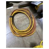 Air hose with quick disconnect chuck