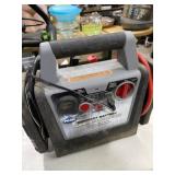 Peak compact battery jump starter 300 amp