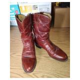 Mens Justin boots. Style 3512. Size 10 1/2D.