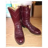 Mens Justin boots. Style 3037. Size 10 1/2D.
