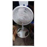 Lasko pedestal fan