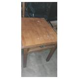 End table with 1 drawer 21x26x23in