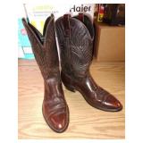 Mens Laredo boots. Style 5047. Size 10 1/2EE.
