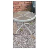 Round top outdoor patio side table