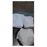 Bathing wash rags and green towel