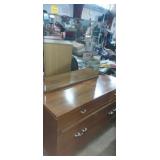 Kroehler 6 drawer dresser with mirror