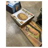 Lot of three kitchen items, including an onion