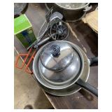 Lot of kitchen items 10 1/2 inch T-fal pan, 7 1/2