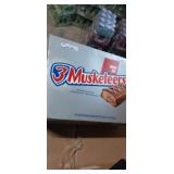 3 Musketeers gas station box 24- 3.28oz share