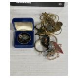 Mixed lot of vintage and modern jewelry
