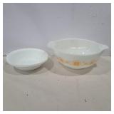 Pyrex 2.5qt Cinderella 443 mixing bowl and 2