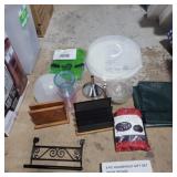 Assorted kitchen ware