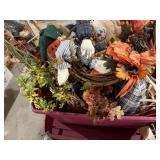 Lidded tote with scarecrows, wreaths, other leafy