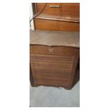 Wooden laundry hamper