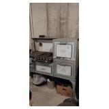 Cribben & Sexton Cast Iron Wood/Coal Cook Stove