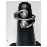 Silver  ball  ring    size 2.5      .115oz