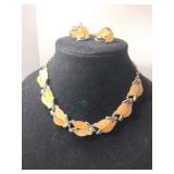 Vintage MCM thermosel lucite necklace with