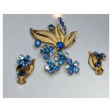 Gold tone Blue rhinestone flowers brooch  with