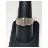 Silver rippled band ring Marked Sterling      S.