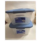 2-2 qt plastic tubs with locking lids