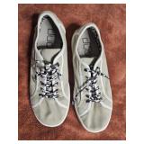 Hey Dude ladies shoes size 10