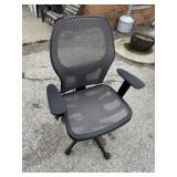 Office chair in nice condition 42' adjustable