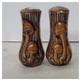 Arnels mushroom salt and pepper 1 small chip. 4in