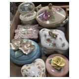 Mix of porcelain trinket boxes, Japan & more