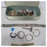 Costume jewelry with quilted box