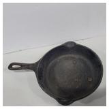 Unmarked cast iron skillet 9in diameter