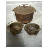 Footed cast-iron cauldron and footed cast iron