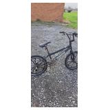 Mongoose Rebel  MNG BMX bike with dual pegs