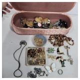 Costume jewelry with quilted box