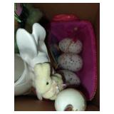 Lot of assorted Easter items: Easter baskets,