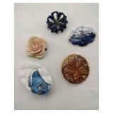 Flower brooches