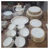 Royal Doulton "Royal gold" bone China set 12