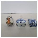 Blue delft trinket boxes 2.5in and hand painted