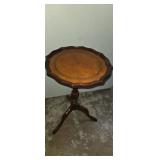 Round wooden plant stand 13x20in
