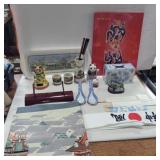 Assorted oriental decorative items