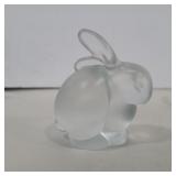 Fenton frosted glass bunny paperweight 3in tall